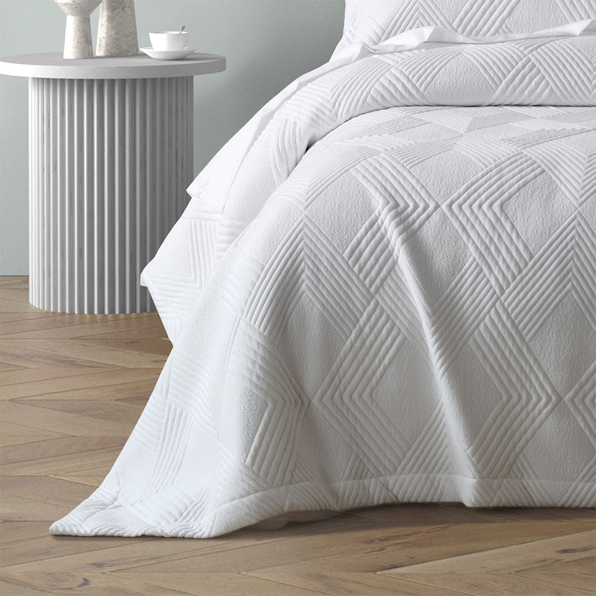 Bianca Cassiano White Polyester Jacquard Coverlet Set for Beds
