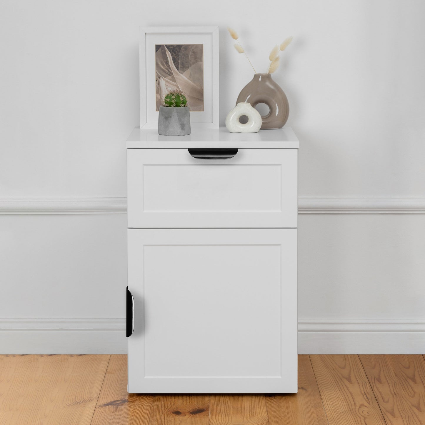 PORTO BEDSIDE TABLE - WHITE - HAMPTONS - ROUND & PULL