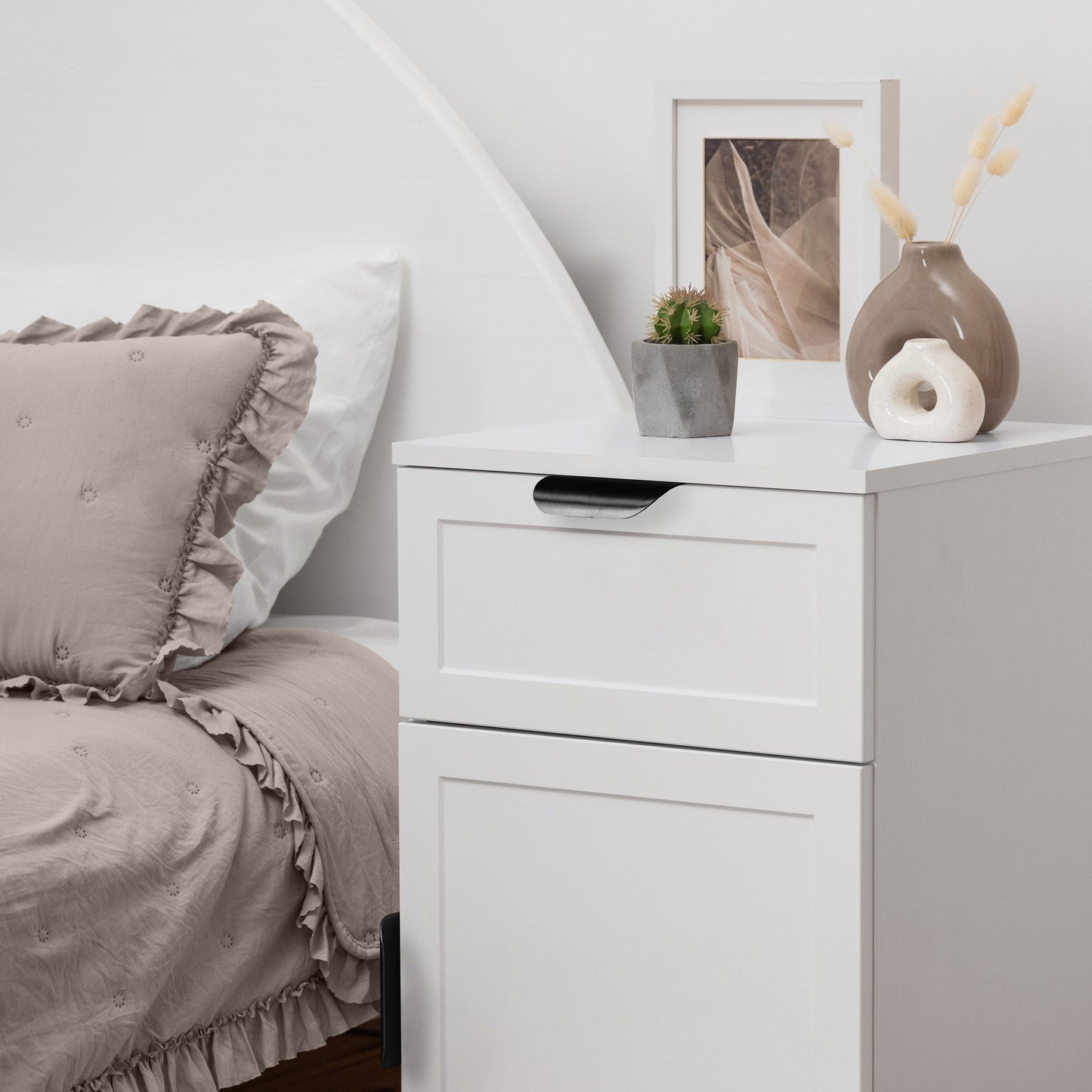 PORTO BEDSIDE TABLE - WHITE - HAMPTONS - ROUND & PULL