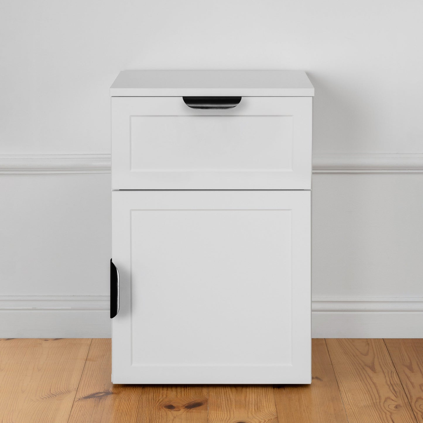 PORTO BEDSIDE TABLE - WHITE - HAMPTONS - ROUND & PULL