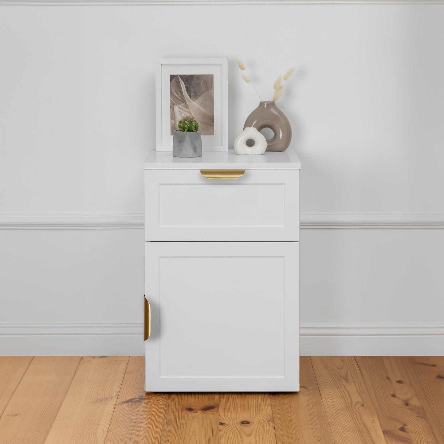 PORTO BEDSIDE TABLE - WHITE - HAMPTONS - ROUND & PULL