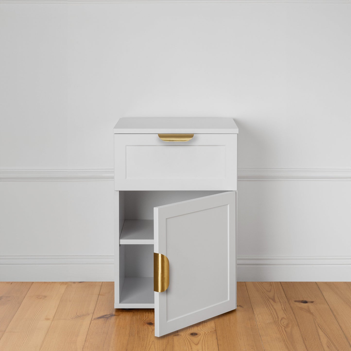 PORTO BEDSIDE TABLE - WHITE - HAMPTONS - ROUND & PULL