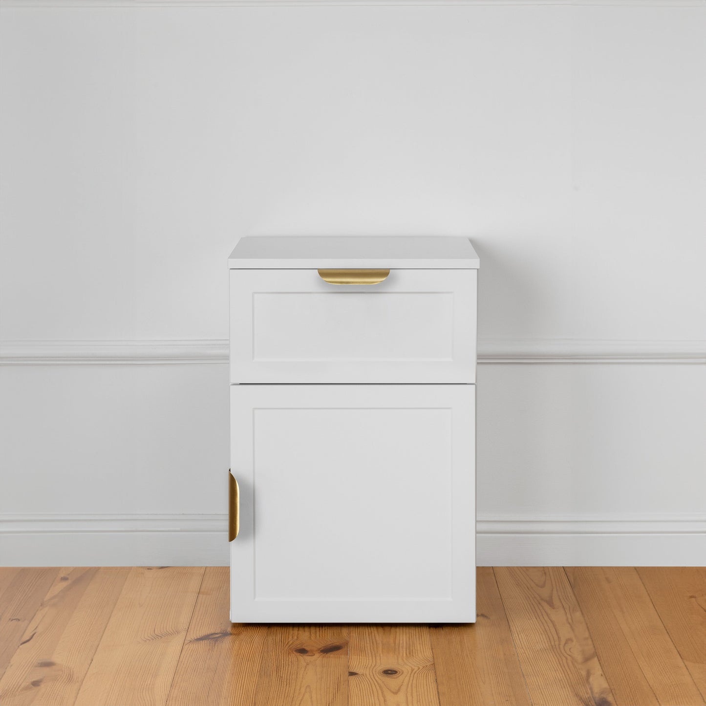 PORTO BEDSIDE TABLE - WHITE - HAMPTONS - ROUND & PULL