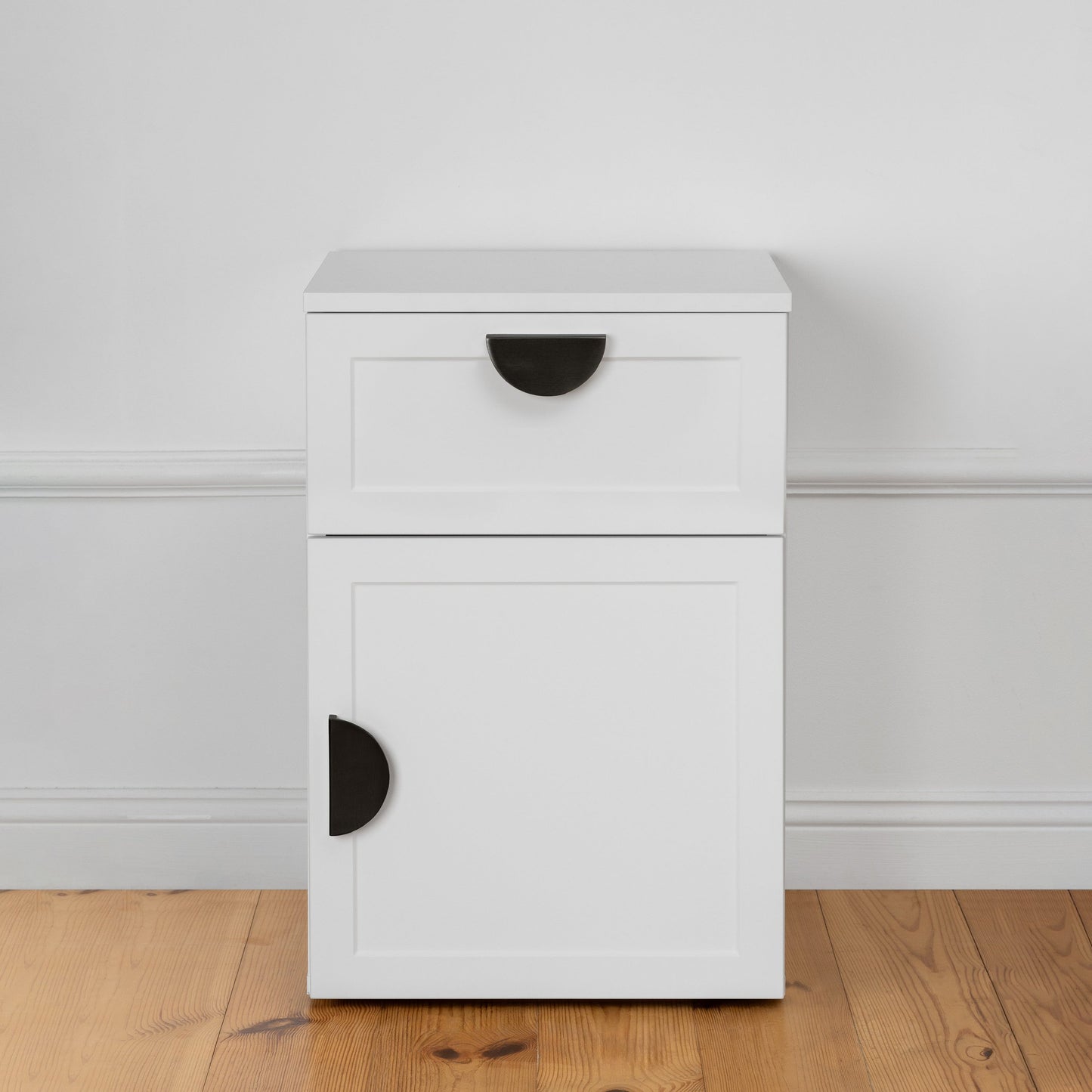 PORTO BEDSIDE TABLE - WHITE - HAMPTONS - OVAL & HALF MOON - FLUTED PULL