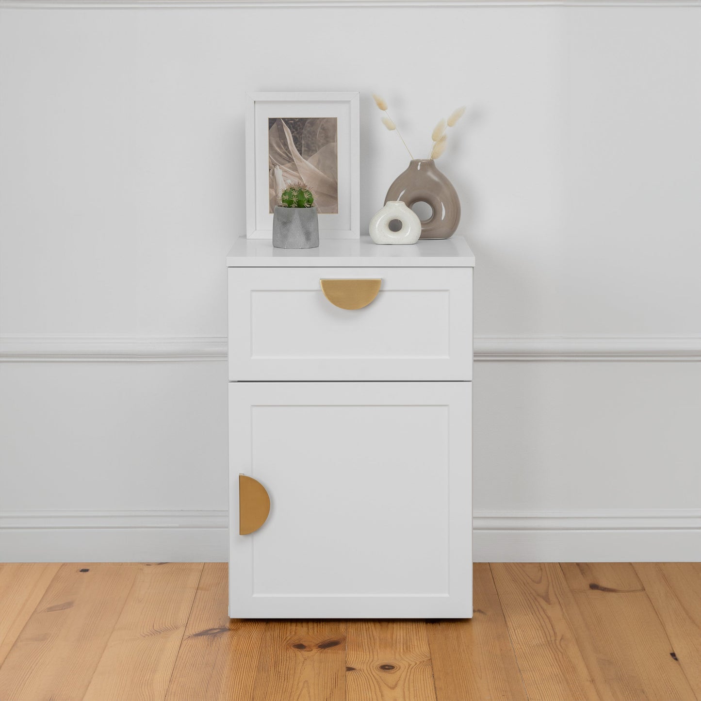 PORTO BEDSIDE TABLE - WHITE - HAMPTONS - OVAL & HALF MOON - FLUTED PULL