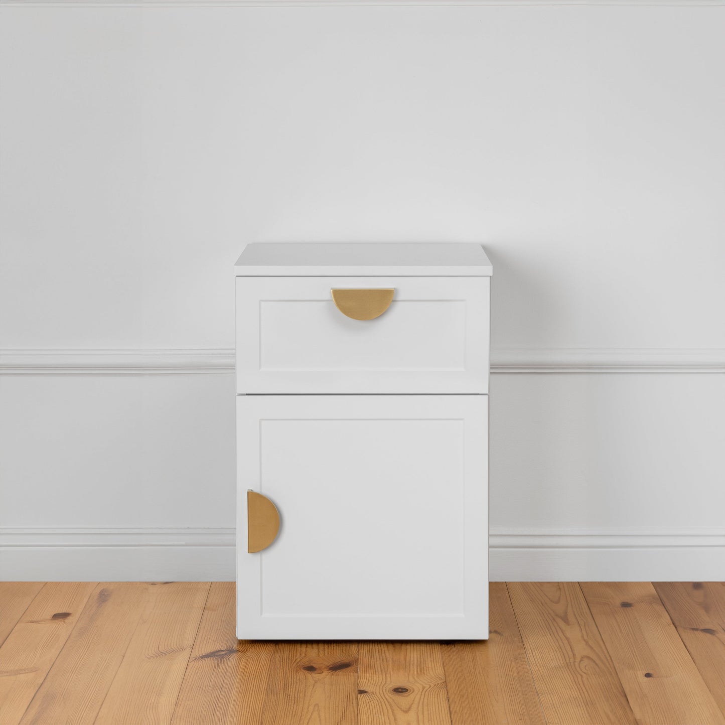 PORTO BEDSIDE TABLE - WHITE - HAMPTONS - OVAL & HALF MOON - FLUTED PULL