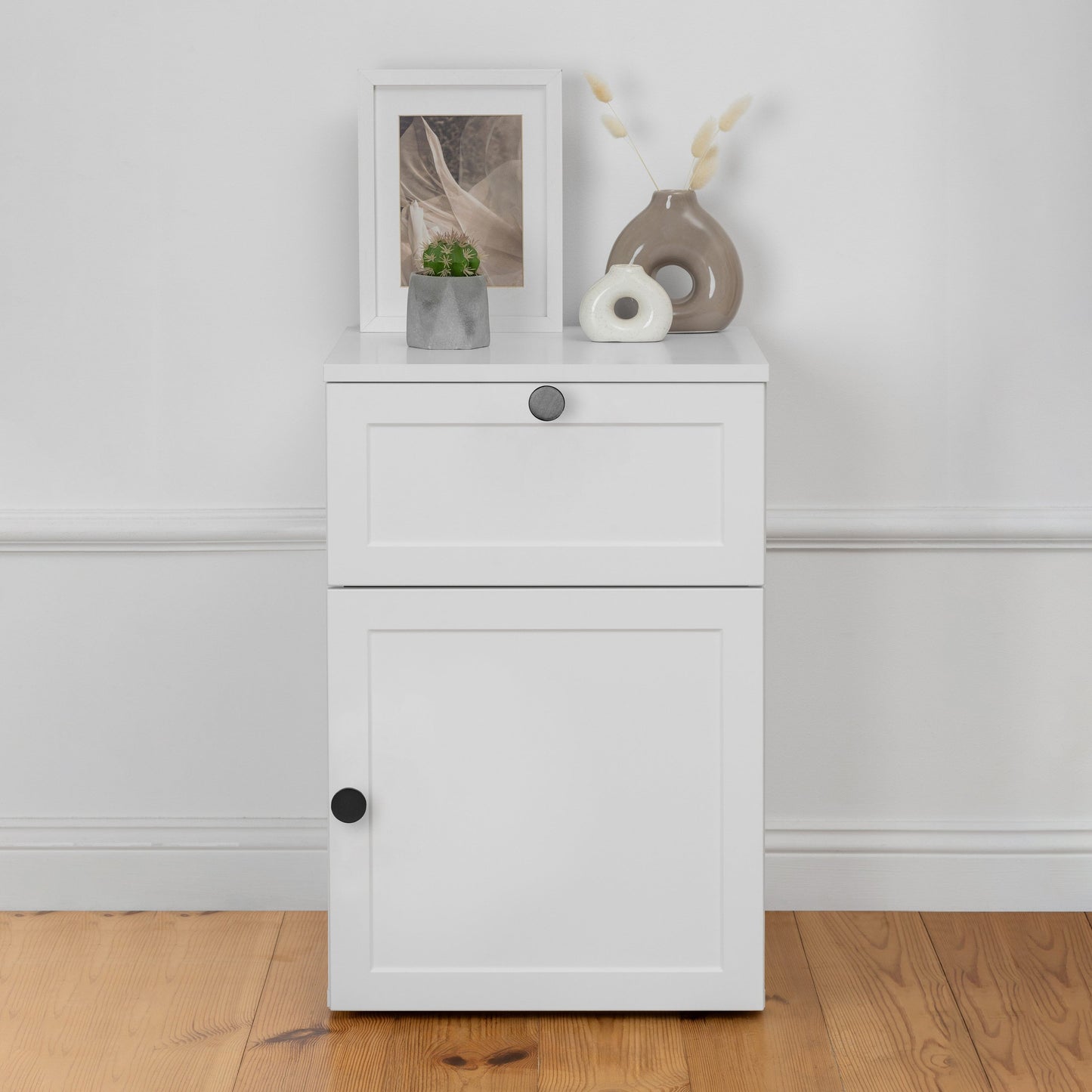 PORTO BEDSIDE TABLE - WHITE - HAMPTONS - ROUND & PULL