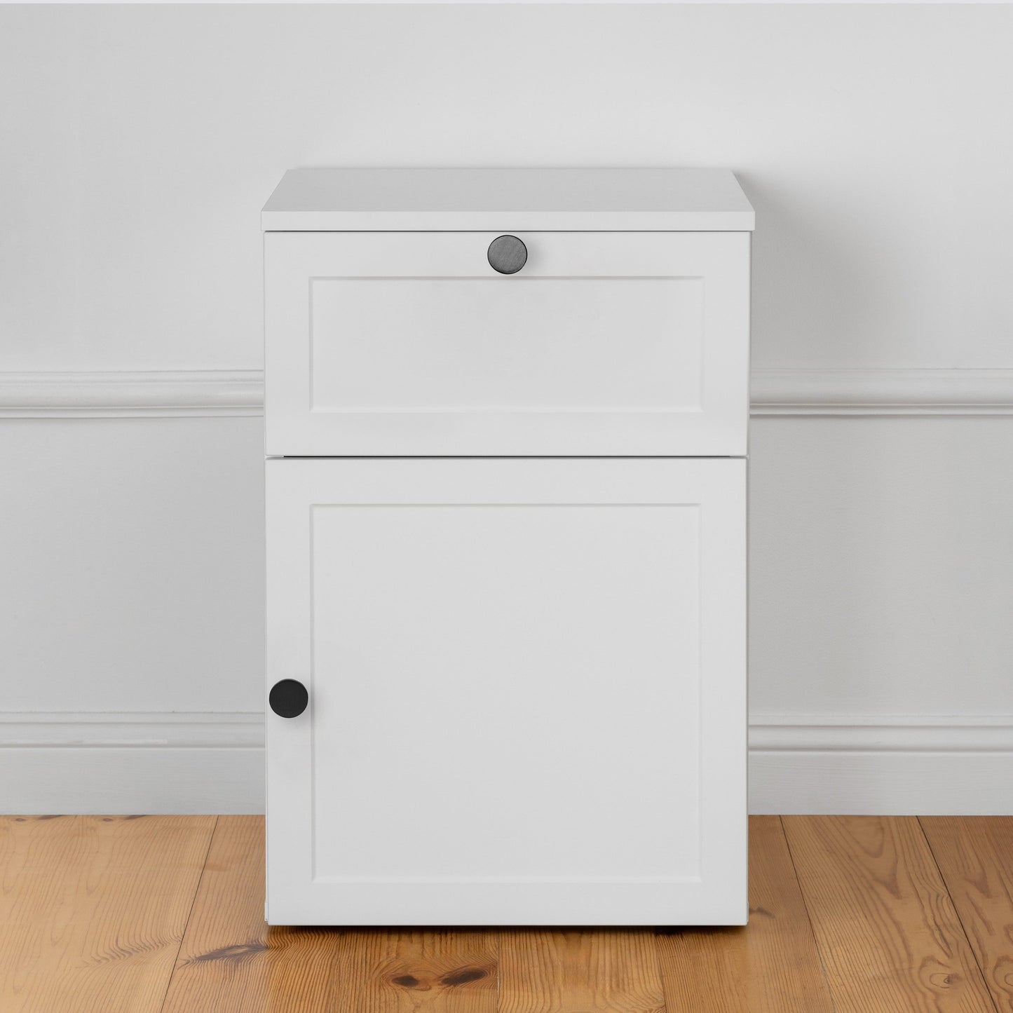 PORTO BEDSIDE TABLE - WHITE - HAMPTONS - ROUND & PULL