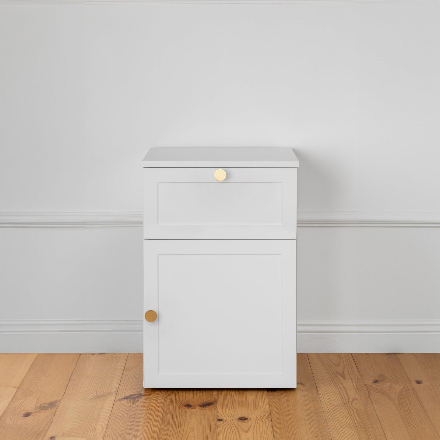 PORTO BEDSIDE TABLE - WHITE - HAMPTONS - ROUND & PULL