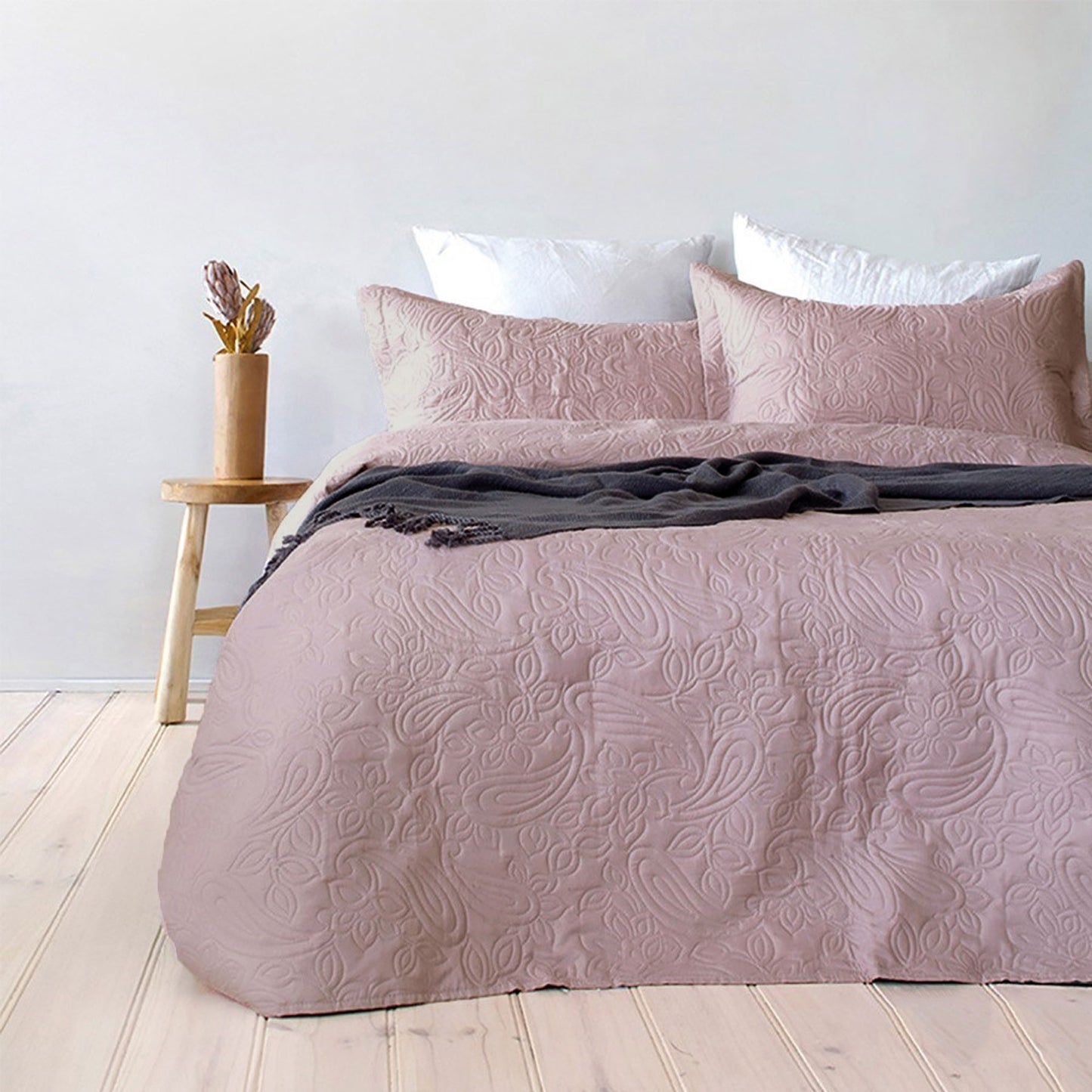 Bambury Paisley Embossed Coverlet Set Queen/King