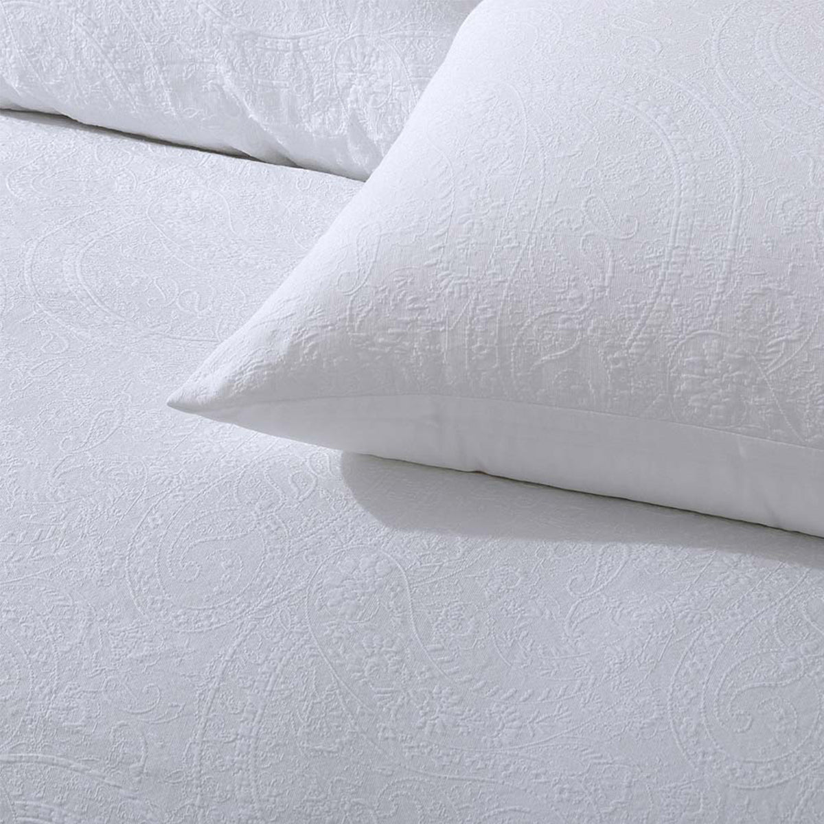 Accessorize Elma White Jacquard Quilt Cover Set
